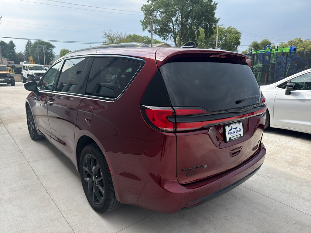 Used 2023 Chrysler Pacifica Touring L Van Passenger Van