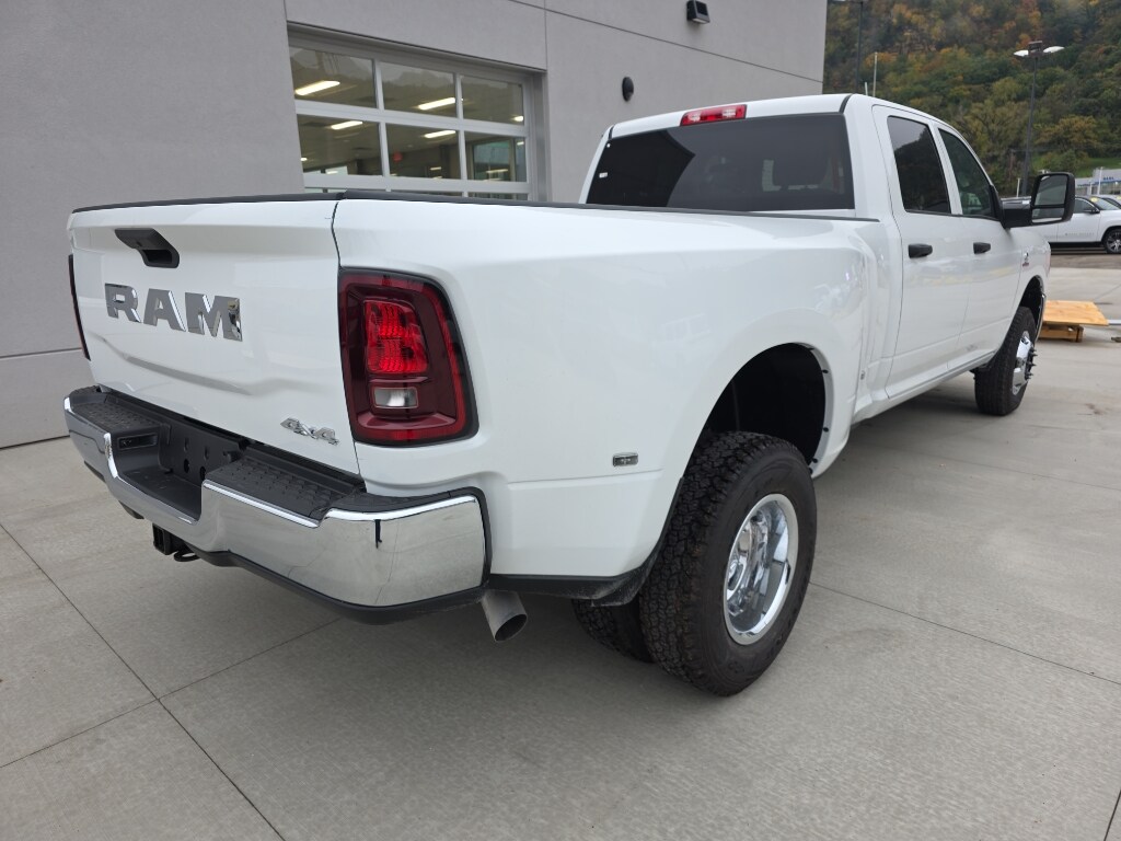 2026 Ram 3500 Tradesman photo 4