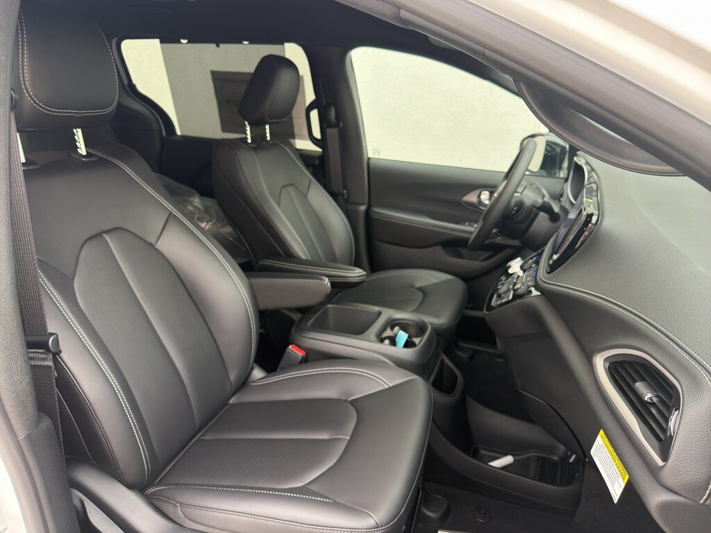 2026 Chrysler Pacifica Select - Photo 22