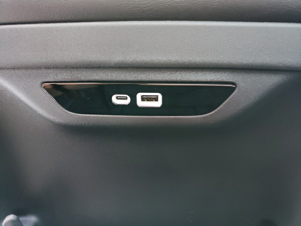 2026 Chrysler Pacifica Limited - Photo 15