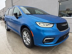 2026 Chrysler Pacifica SELECT AWD Passenger Van