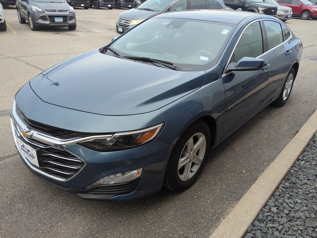 2024 Chevrolet Malibu 1LT photo 2