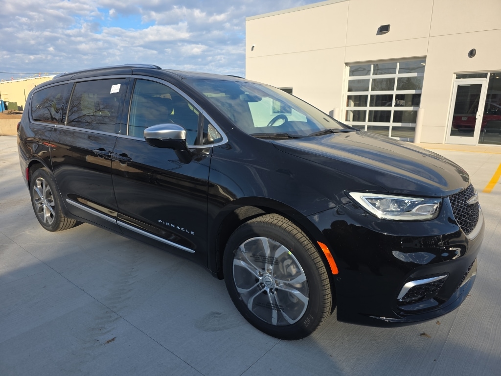 2026 Chrysler Pacifica Pinnacle's photo