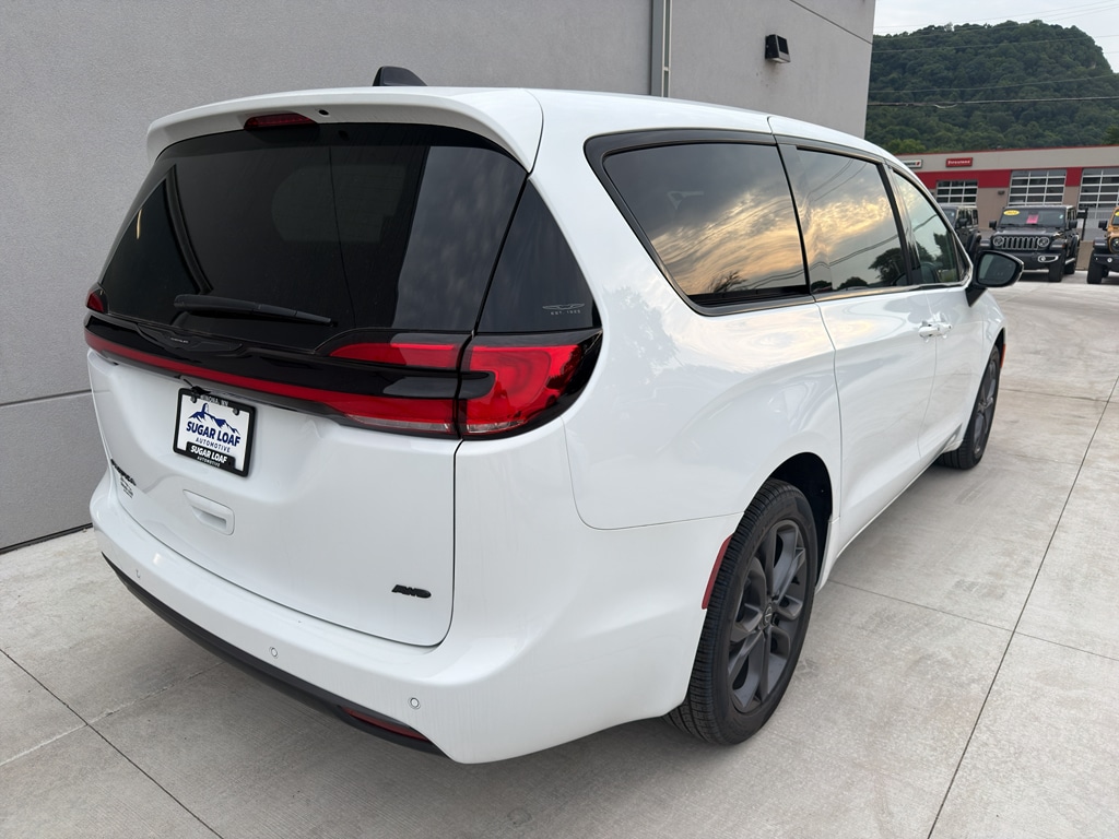 2026 Chrysler Pacifica Select - Photo 6