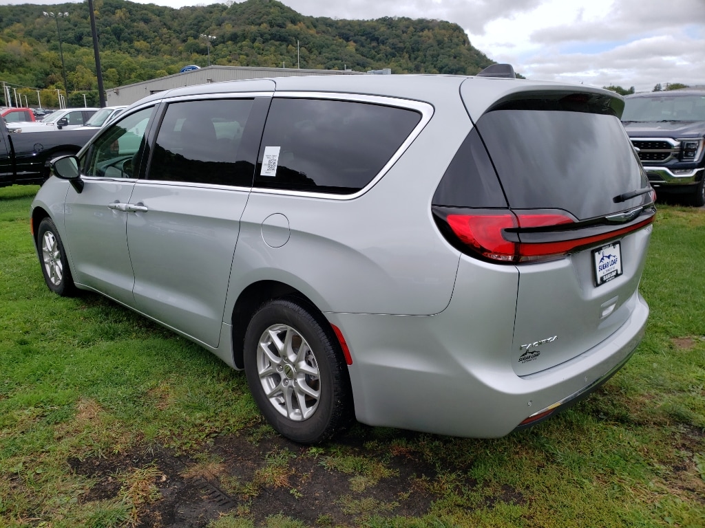 Used 2024 Chrysler Pacifica Touring L Van Passenger Van