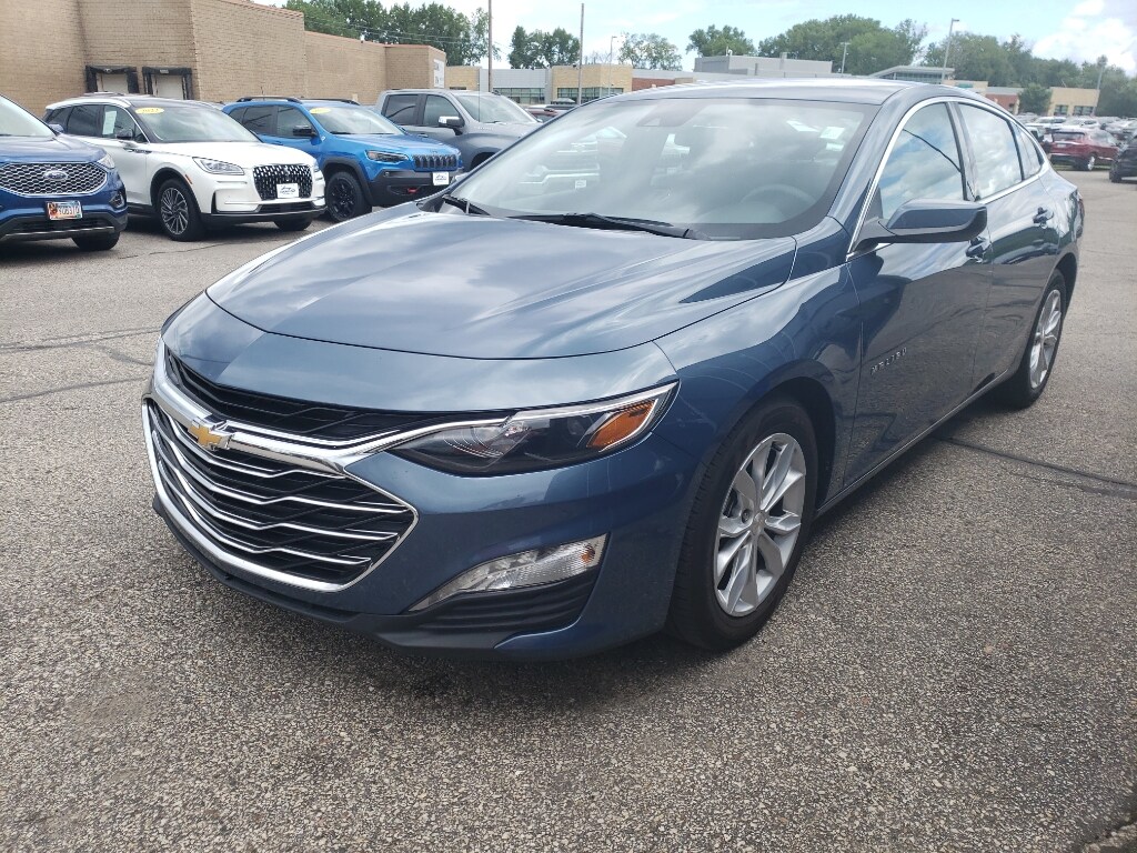 2024 Chevrolet Malibu 1LT photo 3