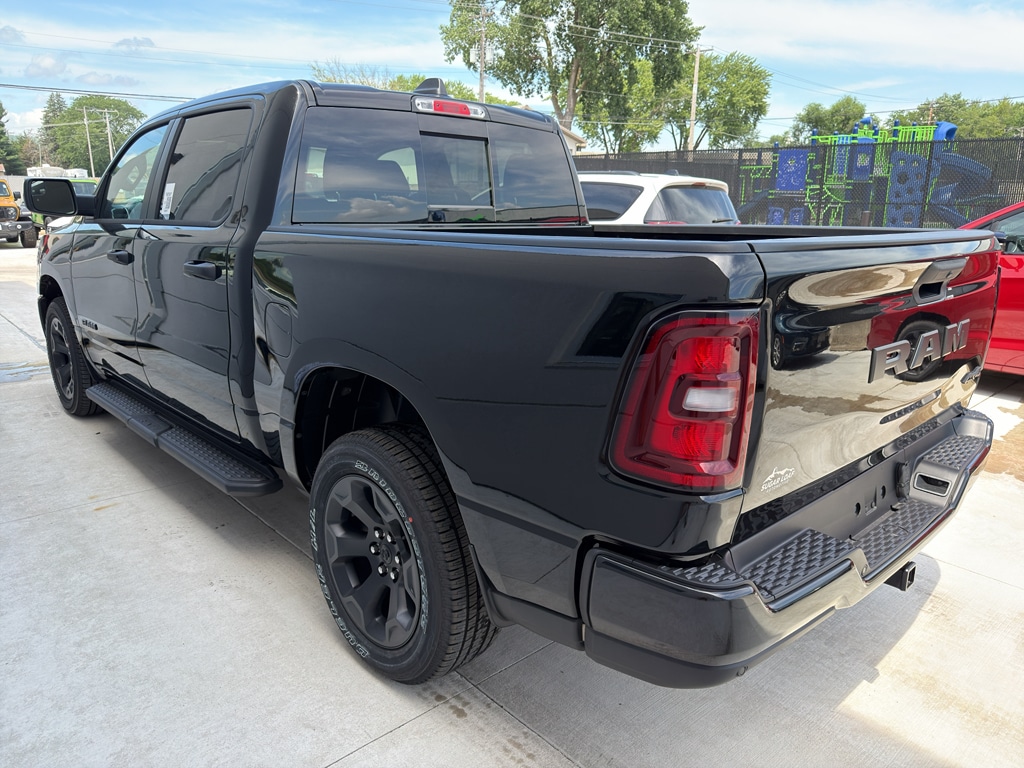 New 2026 Ram 1500 EXPRESS CREW CAB 4X4 5'7 BOX Pickup