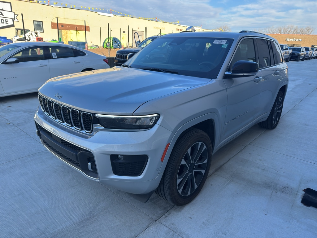 2024 Jeep Grand Cherokee Overland's photo
