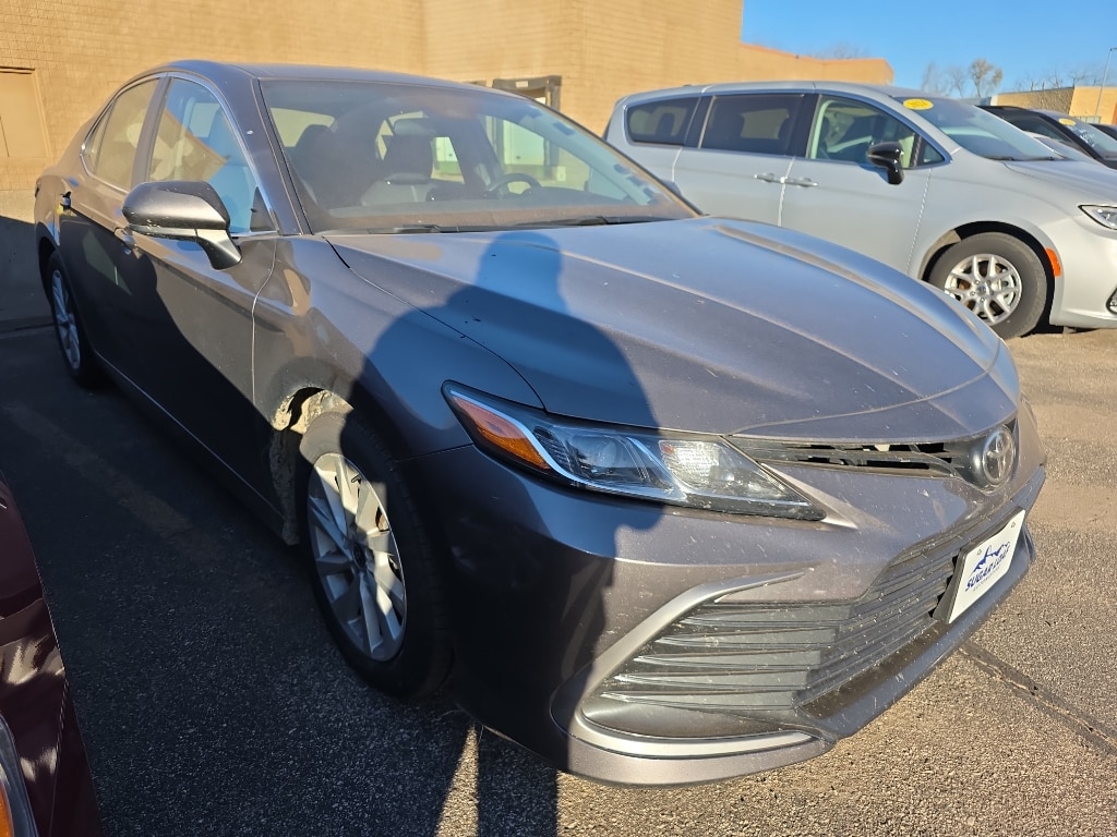 2022 Toyota Camry LE's photo