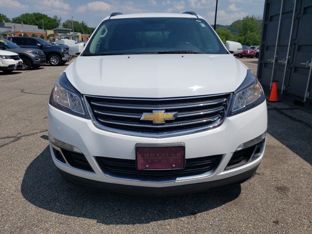 Used 2017 Chevrolet Traverse 2LT with VIN 1GNKVHKD5HJ338273 for sale in Winona, Minnesota