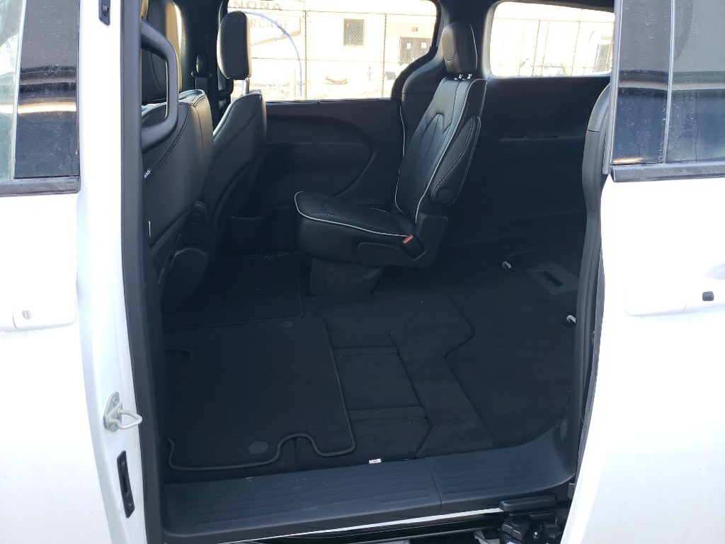 2026 Chrysler Pacifica Limited - Photo 13