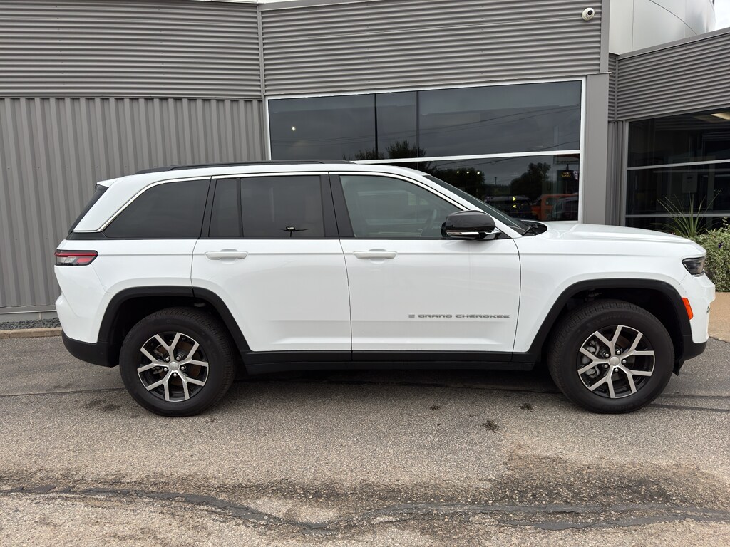 2024 Jeep Grand Cherokee Limited photo 2