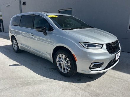 2026 Chrysler Pacifica LIMITED AWD Passenger Van