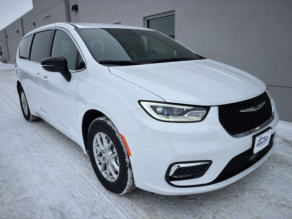 2026 Chrysler Pacifica Select's photo