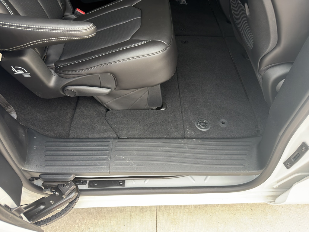 2026 Chrysler Pacifica Select - Photo 16