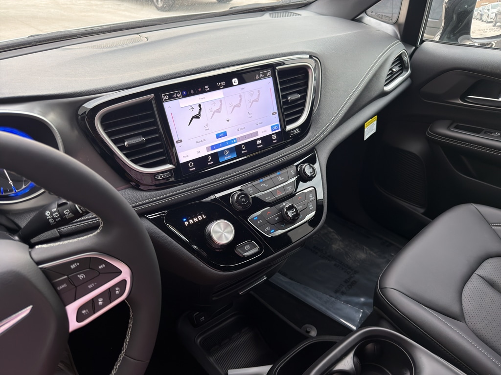 2026 Chrysler Pacifica Select - Photo 30