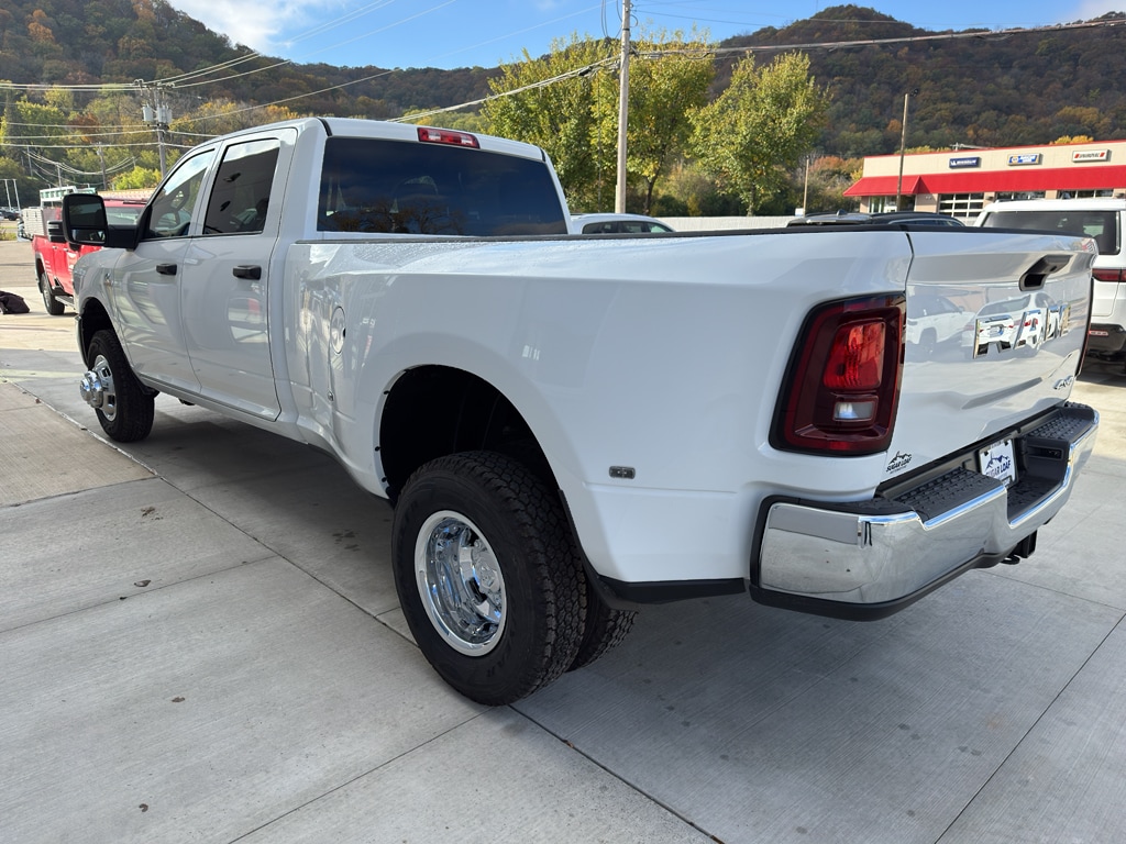 New 2026 Ram 3500 TRADESMAN CREW CAB 4X4 8' BOX Pickup