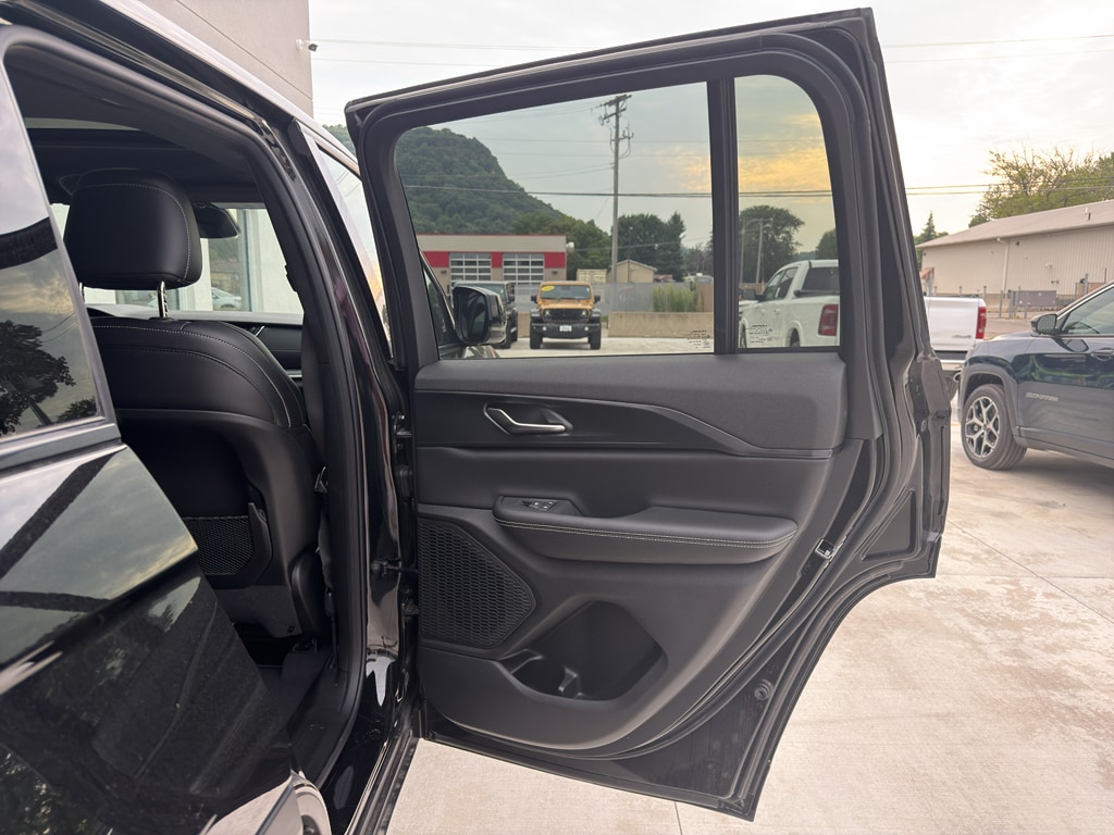 2025 Jeep Grand Cherokee Altitude - Photo 18