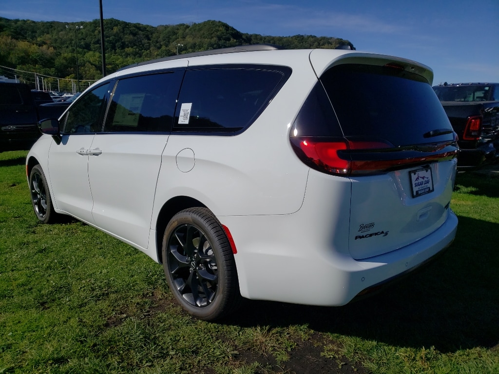 New 2026 Chrysler Pacifica LIMITED AWD Wagon