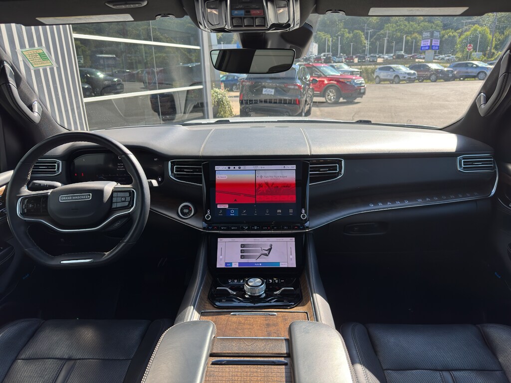 2023 Jeep Grand Wagoneer Base photo 3