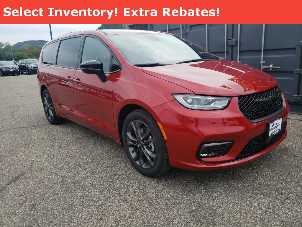 2026 Chrysler Pacifica Select's photo