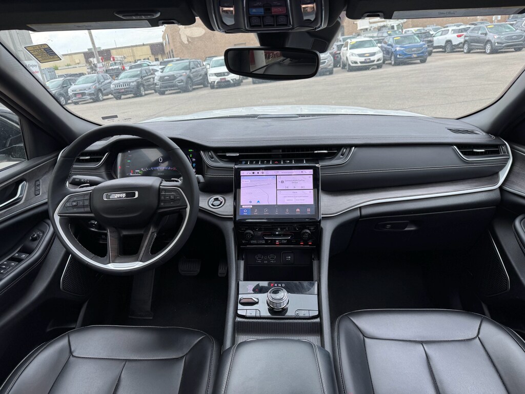 2024 Jeep Cherokee Limited 4xe photo 3