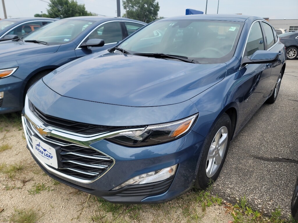 2024 Chevrolet Malibu 1LT photo 2