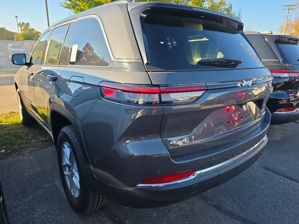 New 2025 Jeep Grand Cherokee LAREDO X 4X4 Sport Utility