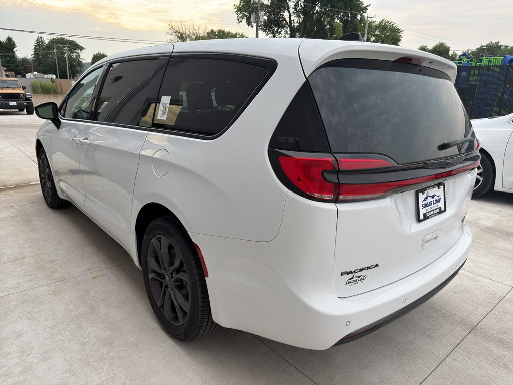 New 2026 Chrysler Pacifica SELECT AWD Passenger Van