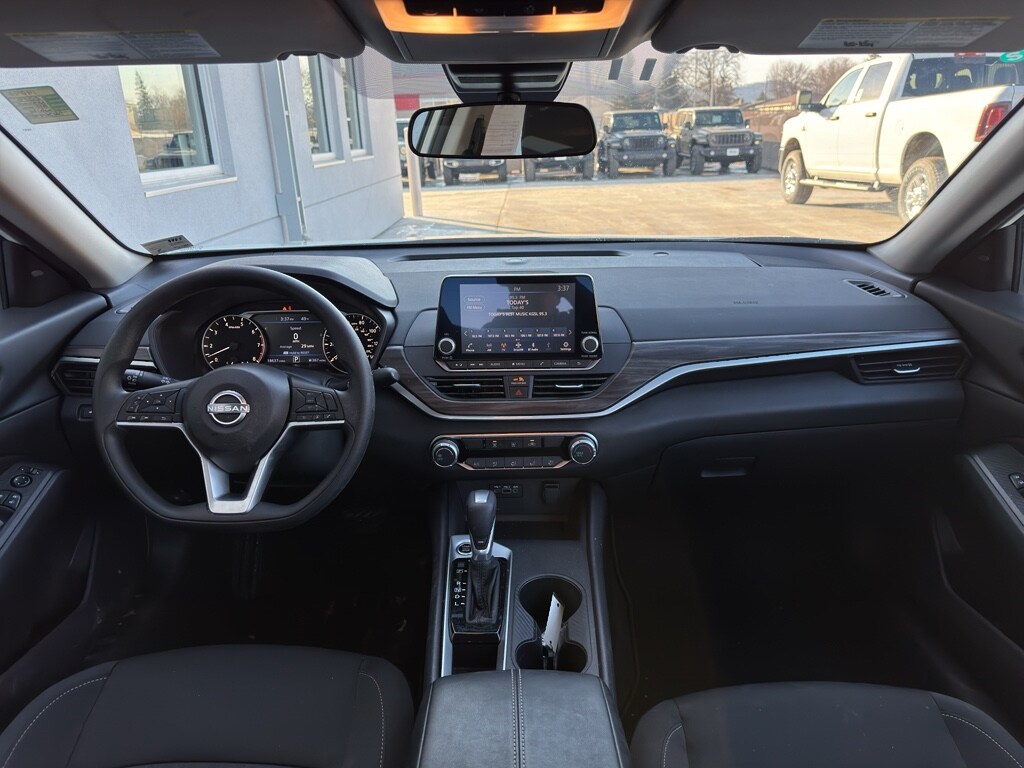 Used 2025 Nissan Altima SV Sedan