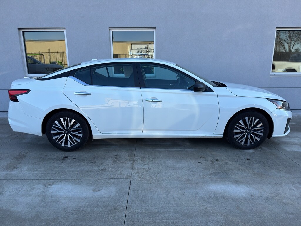 Used 2025 Nissan Altima SV Sedan