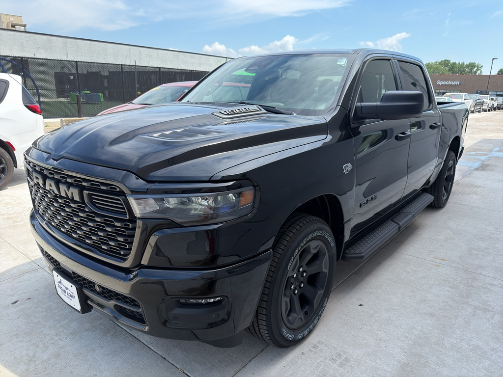 New 2026 Ram 1500 EXPRESS CREW CAB 4X4 5'7 BOX Pickup