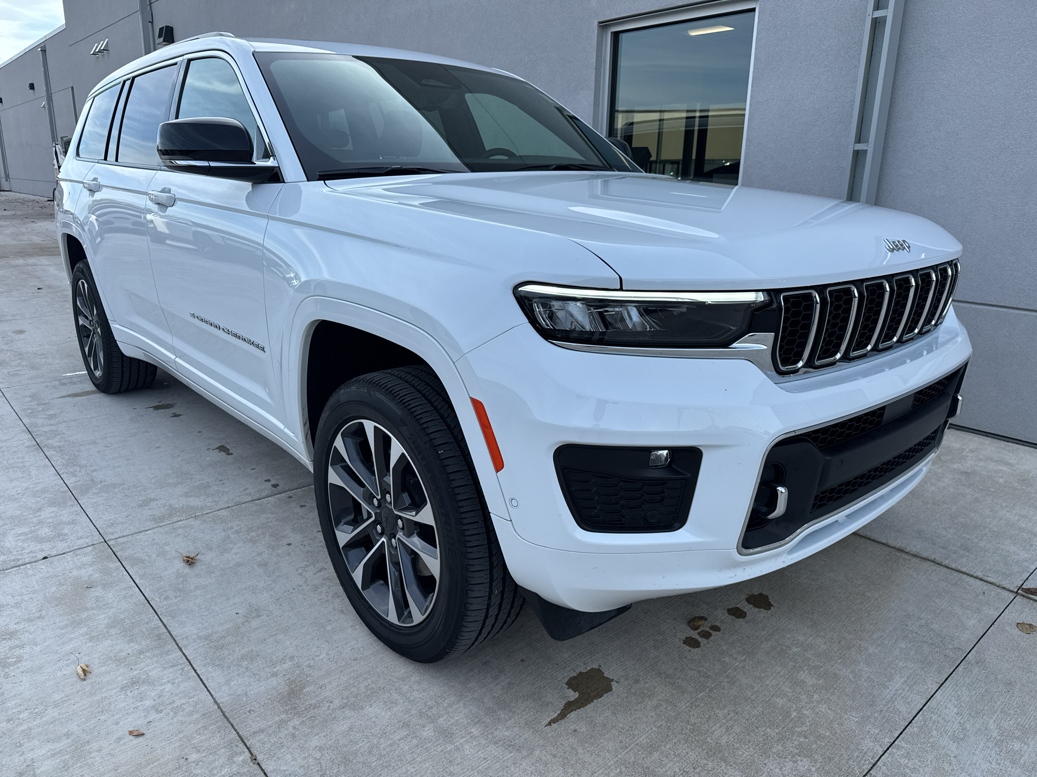 2025 Jeep Grand Cherokee L Overland SUV