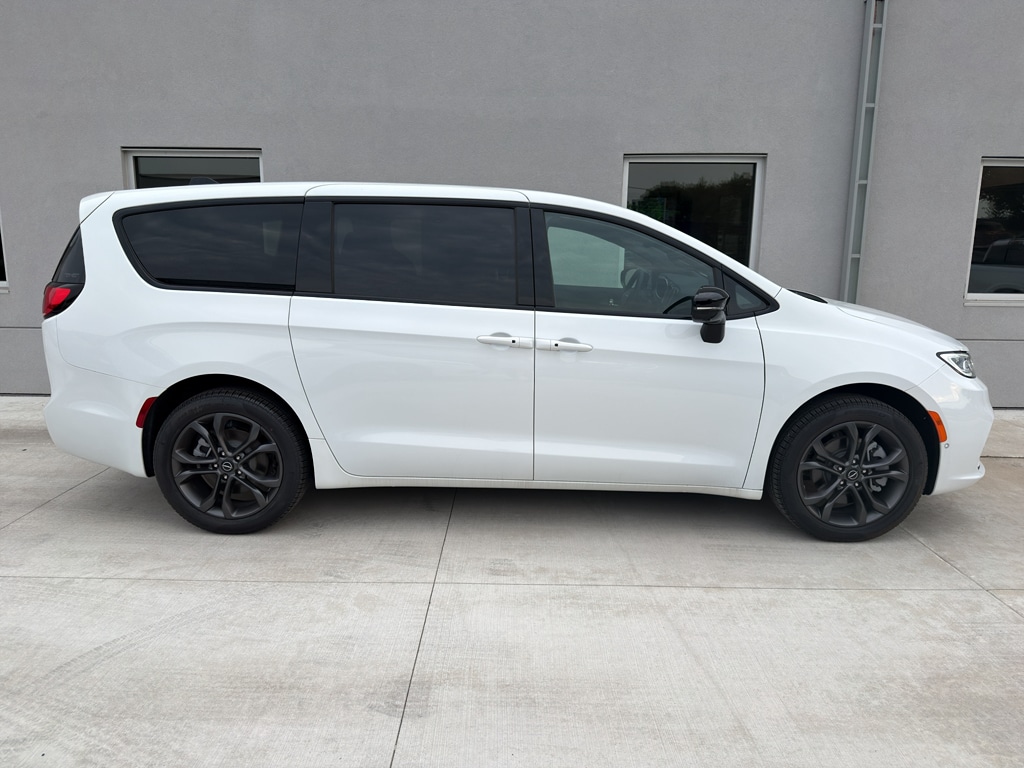 2026 Chrysler Pacifica Select - Photo 7