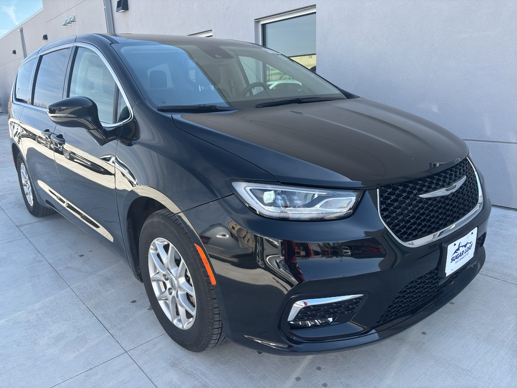 2024 Chrysler Pacifica Touring L's photo