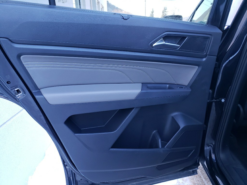 Used 2021 Volkswagen Atlas SE w/Tech with VIN 1V2HP2CA3MC571581 for sale in Winona, Minnesota