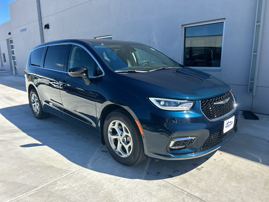 2024 Chrysler Pacifica Limited AWD's photo