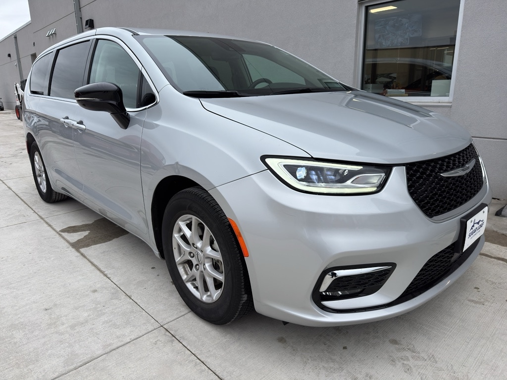 Used 2024 Chrysler Pacifica Touring L Van Passenger Van