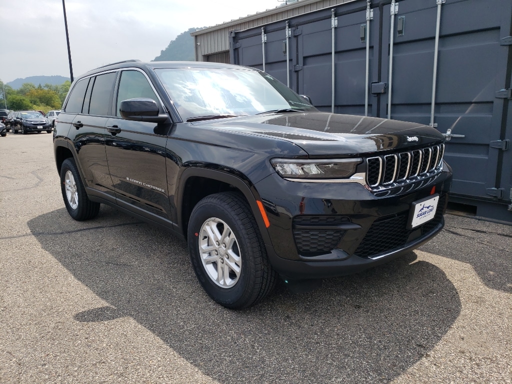 2025 Jeep Grand Cherokee LAREDO 4X4