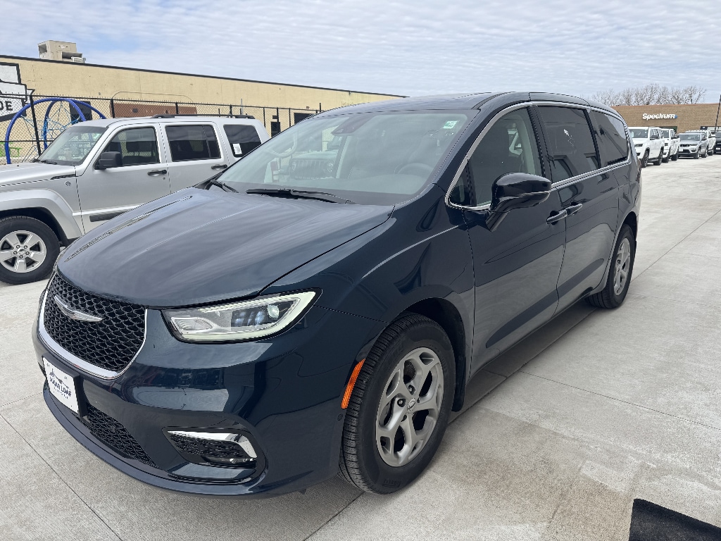 Used 2024 Chrysler Pacifica Limited with VIN 2C4RC3GG1RR147854 for sale in Winona, Minnesota