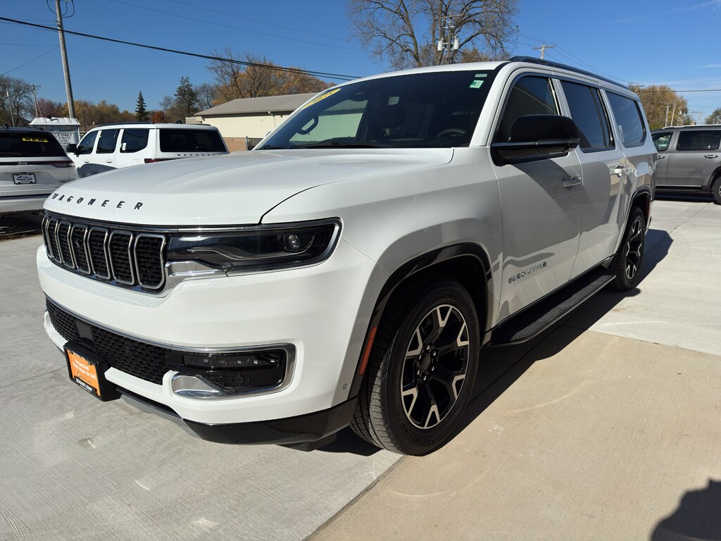 2025 Jeep Wagoneer L Series III photo 3
