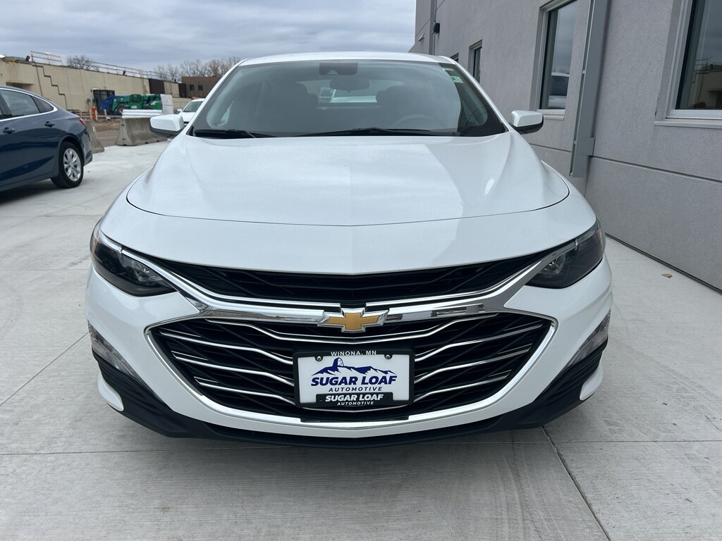 2024 Chevrolet Malibu 1LT photo 2