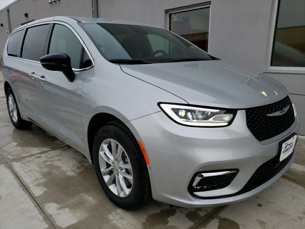 2026 Chrysler Pacifica Select AWD's photo