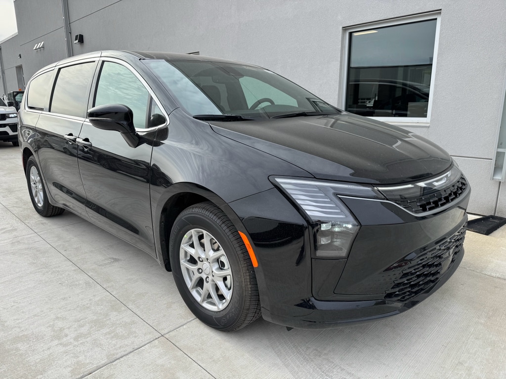2027 Chrysler Pacifica Select's photo