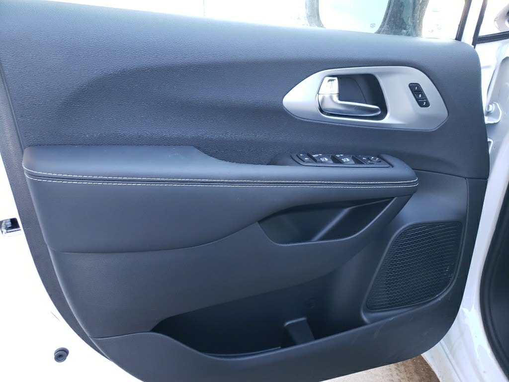 2026 Chrysler Pacifica Limited - Photo 11