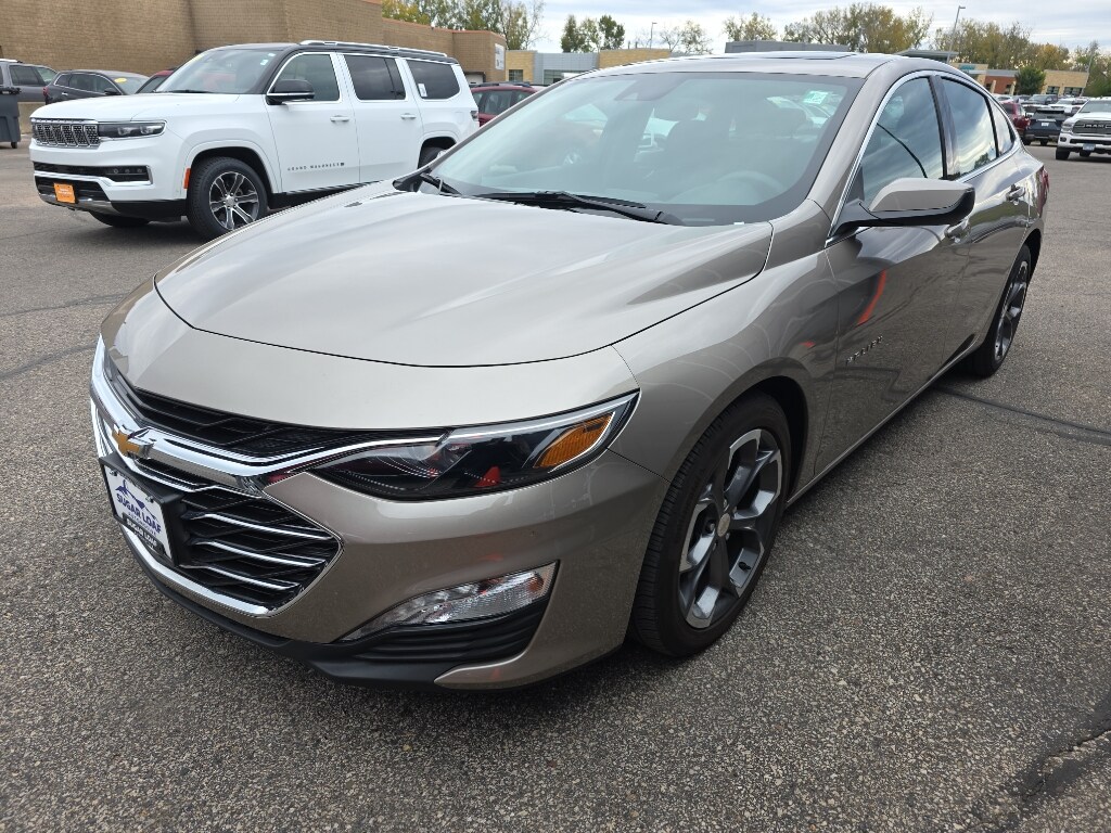 2024 Chevrolet Malibu 1LT photo 2