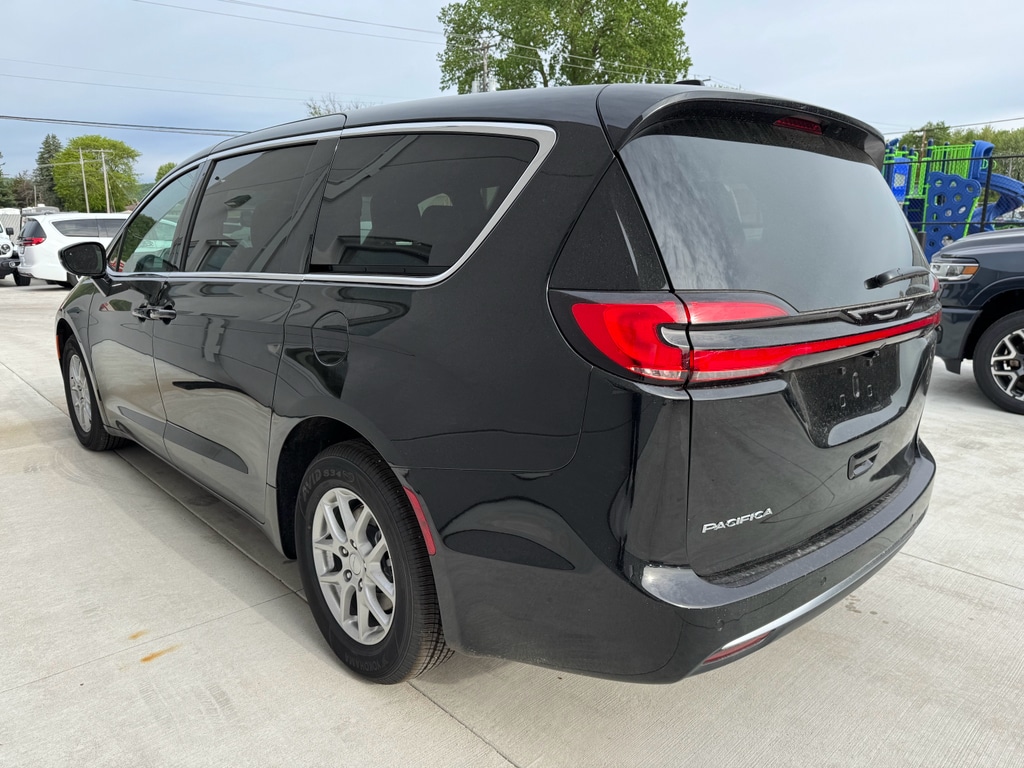 New 2027 Chrysler Pacifica SELECT Passenger Van