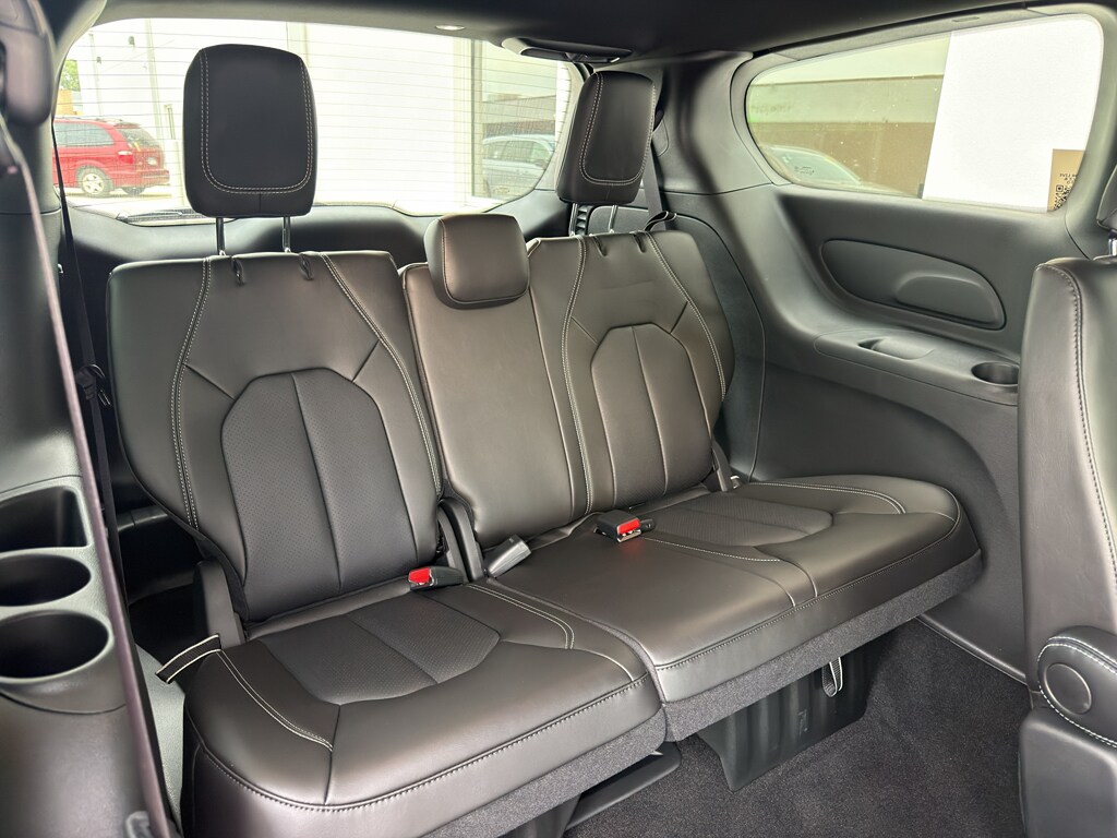 2026 Chrysler Pacifica Select - Photo 19