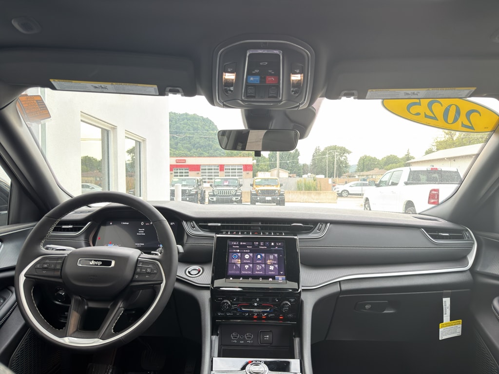 2025 Jeep Grand Cherokee Altitude - Photo 24