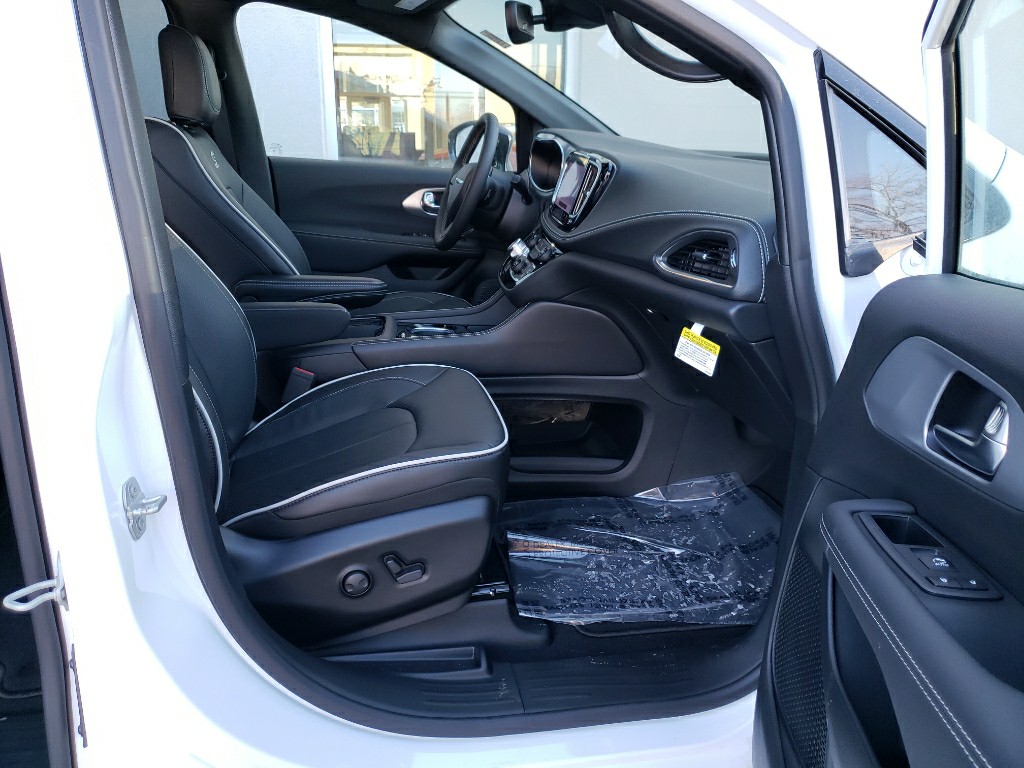2026 Chrysler Pacifica Limited - Photo 19